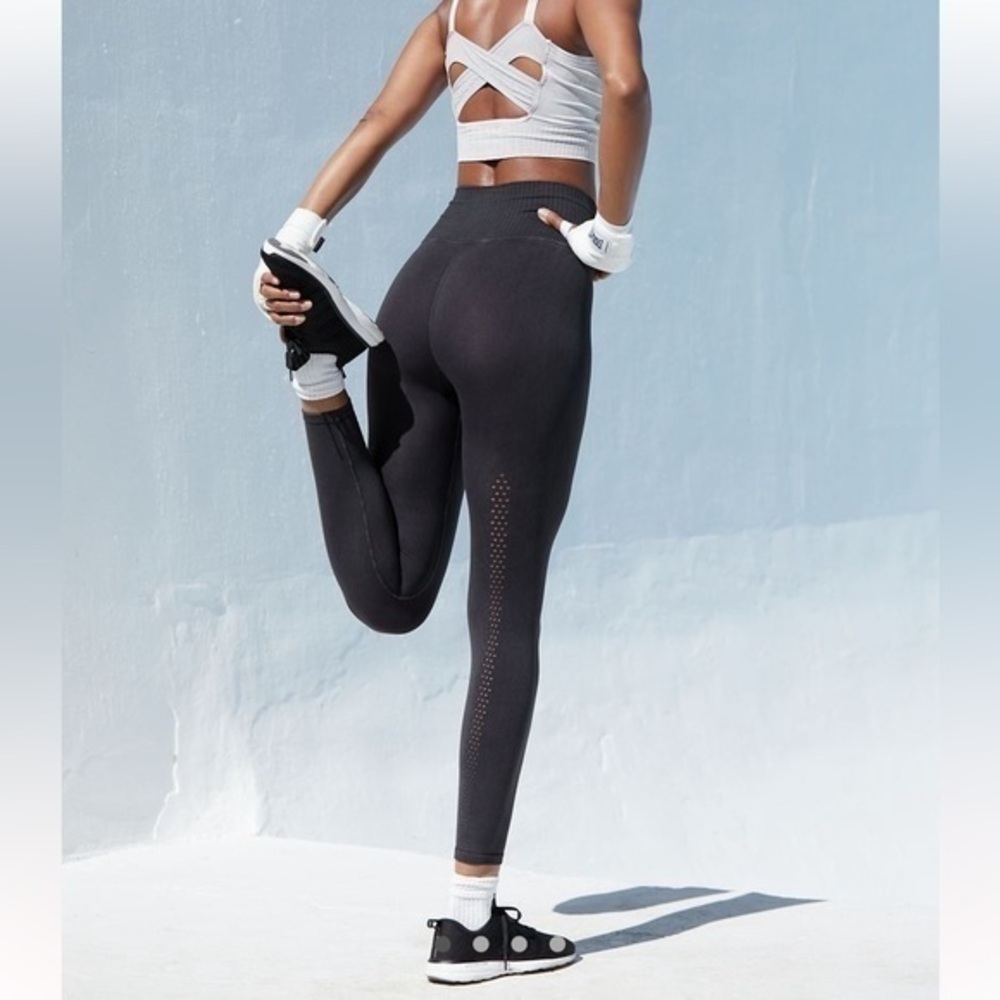 NEW! Free People Good Karma Leggings size M/L- no tag or outside logo